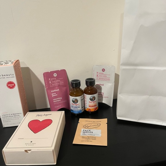 Sézane, Paris Gift Pouch -Stuff the bag of goodies! - Picture 3 of 6